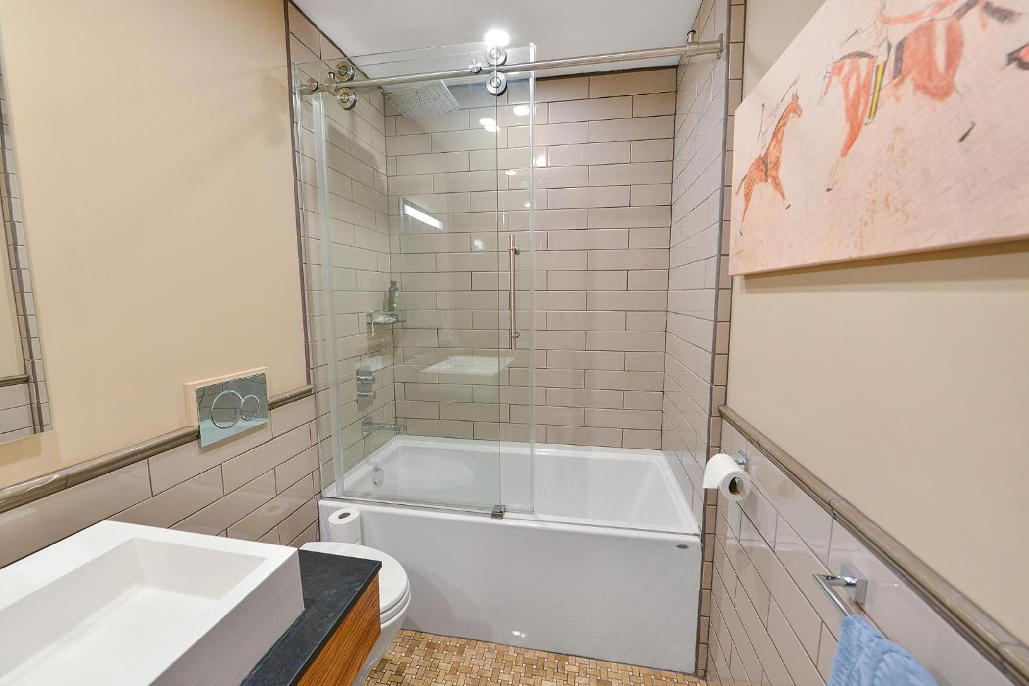 Salishan Chief Suite by EMR Vacation Rentals
