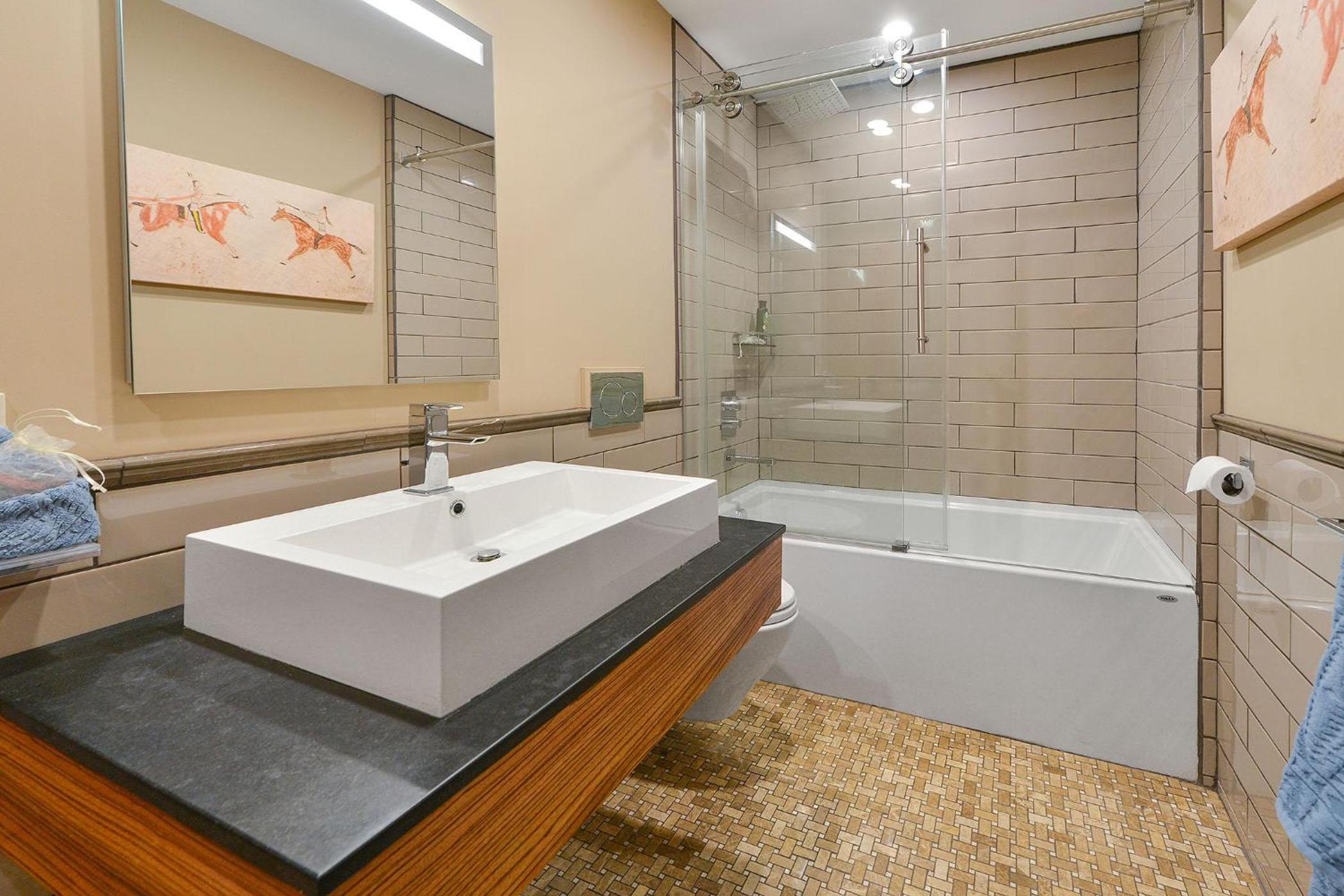 Salishan Chief Suite by EMR Vacation Rentals