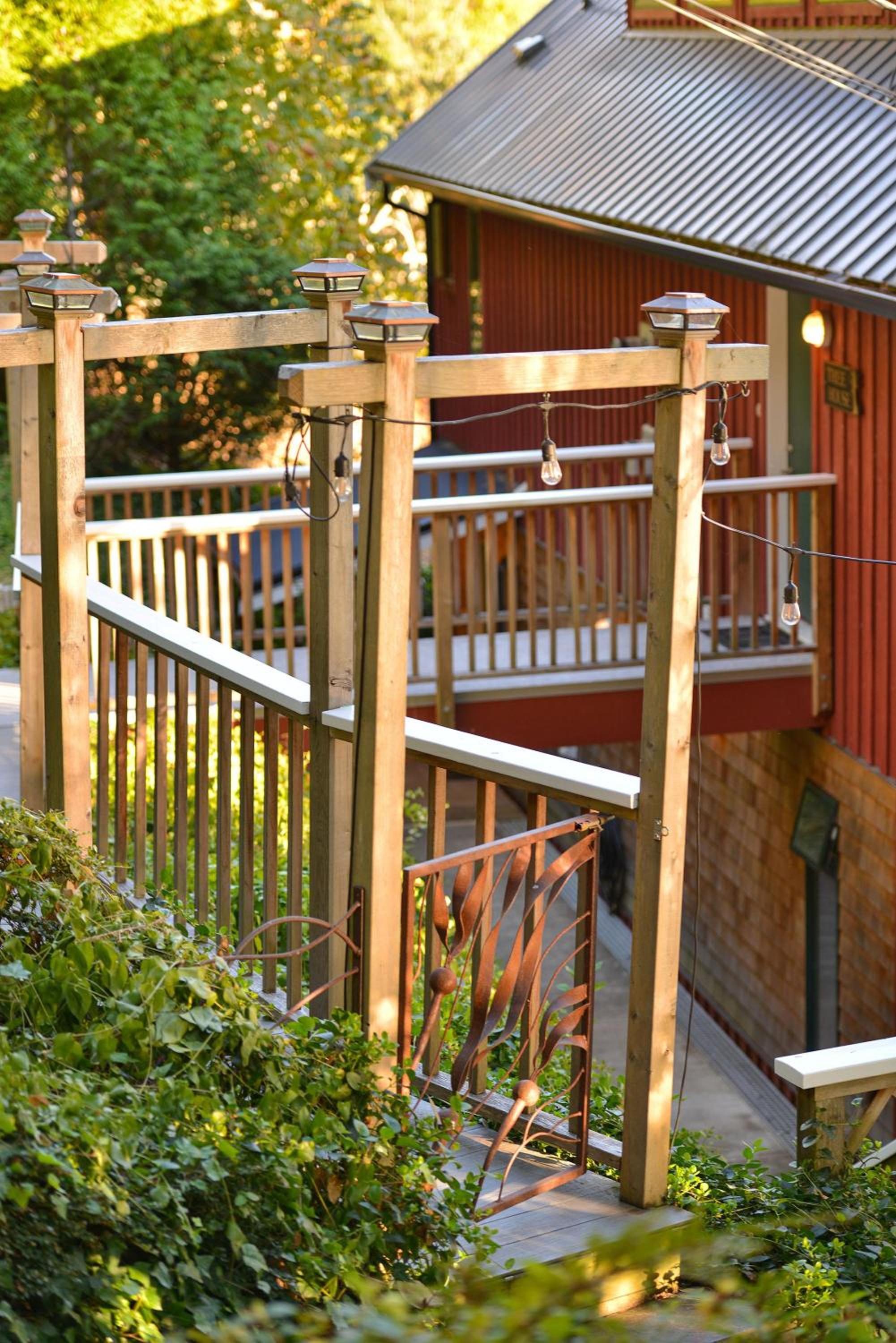 Salishan Tree House Suite by EMR Vacation Rentals