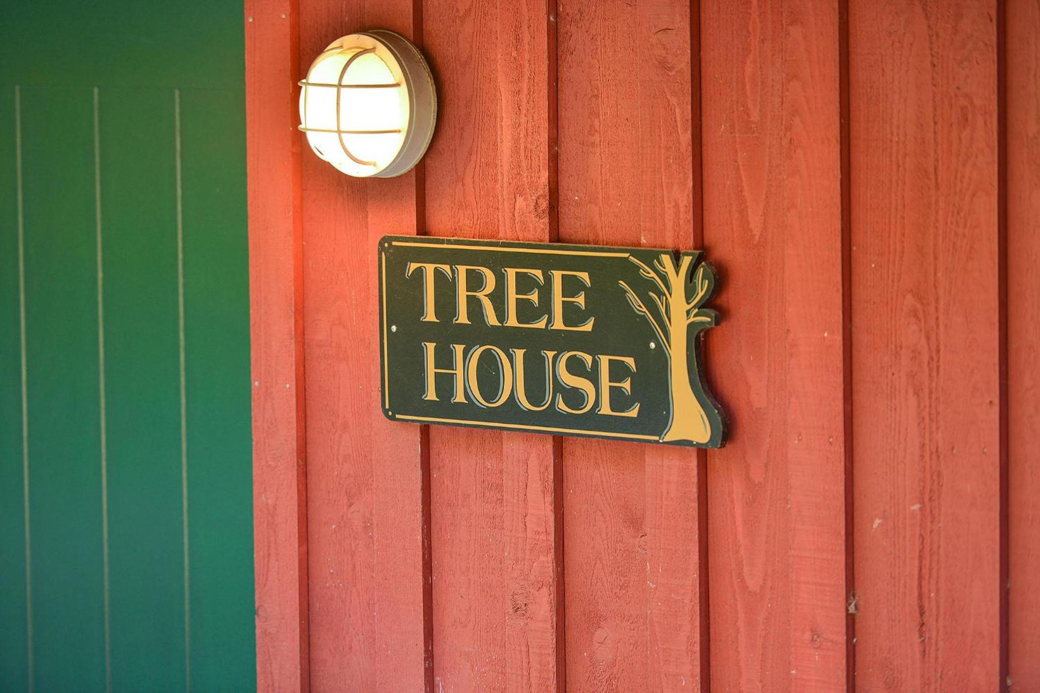 Salishan Tree House Suite by EMR Vacation Rentals