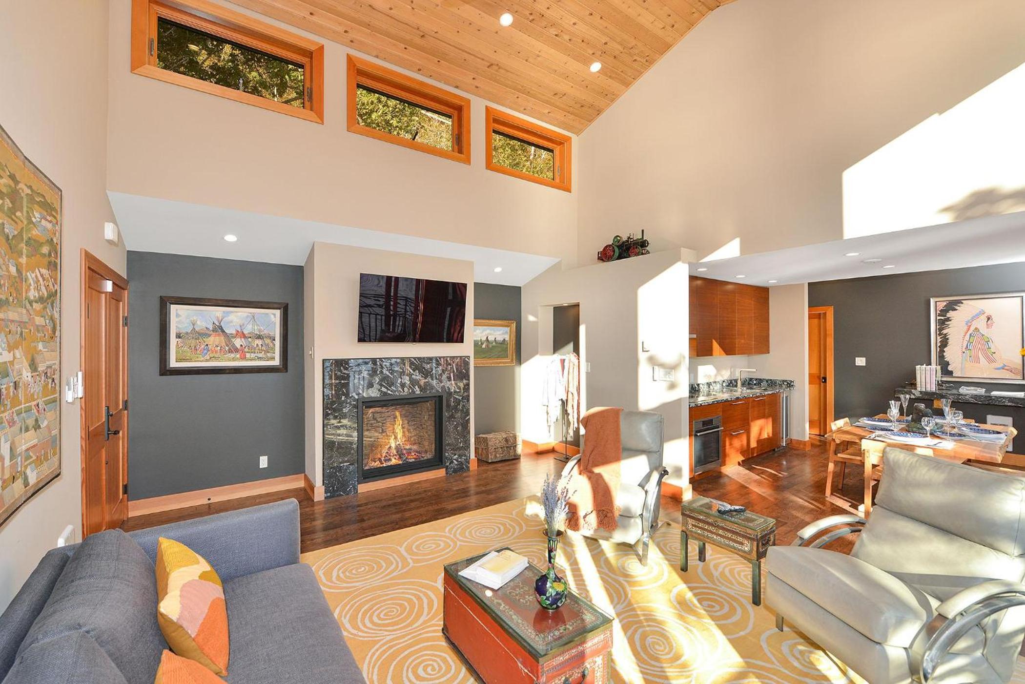 Salishan Tree House Suite by EMR Vacation Rentals