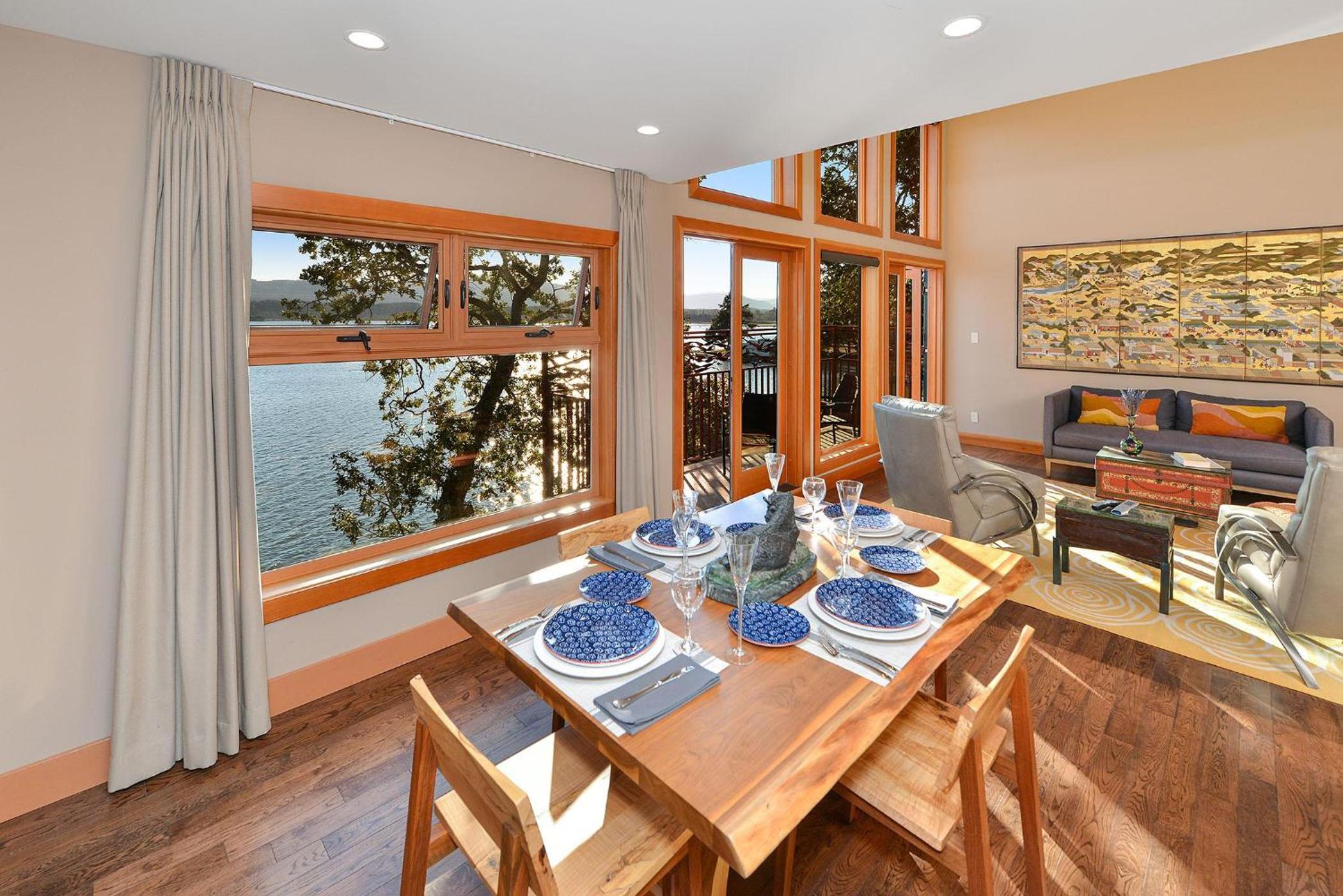 Salishan Tree House Suite by EMR Vacation Rentals