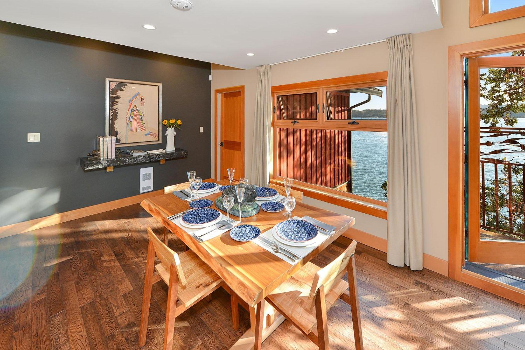 Salishan Tree House Suite by EMR Vacation Rentals