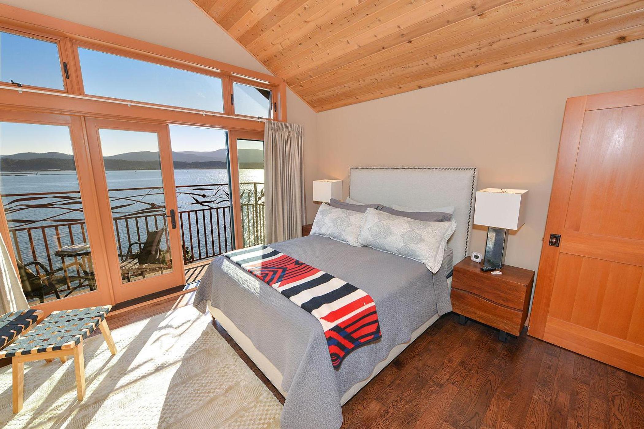 Salishan Tree House Suite by EMR Vacation Rentals