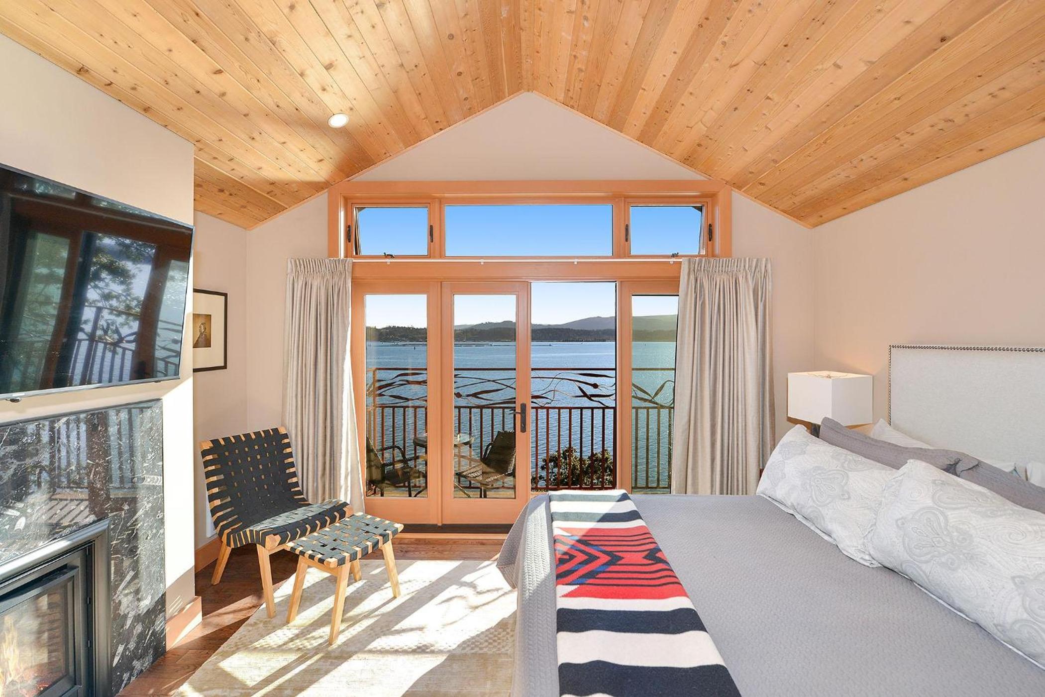 Salishan Tree House Suite by EMR Vacation Rentals