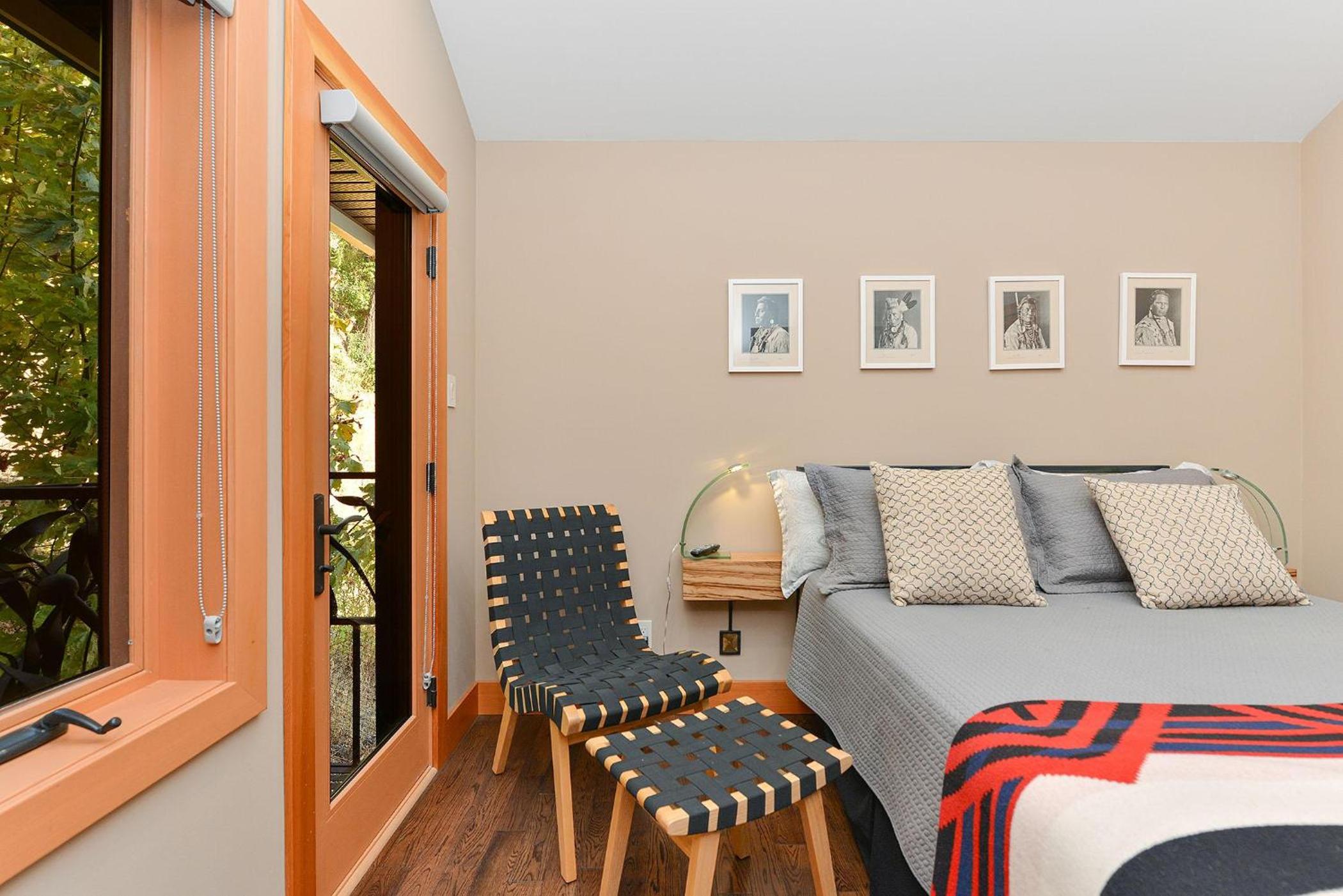Salishan Tree House Suite by EMR Vacation Rentals