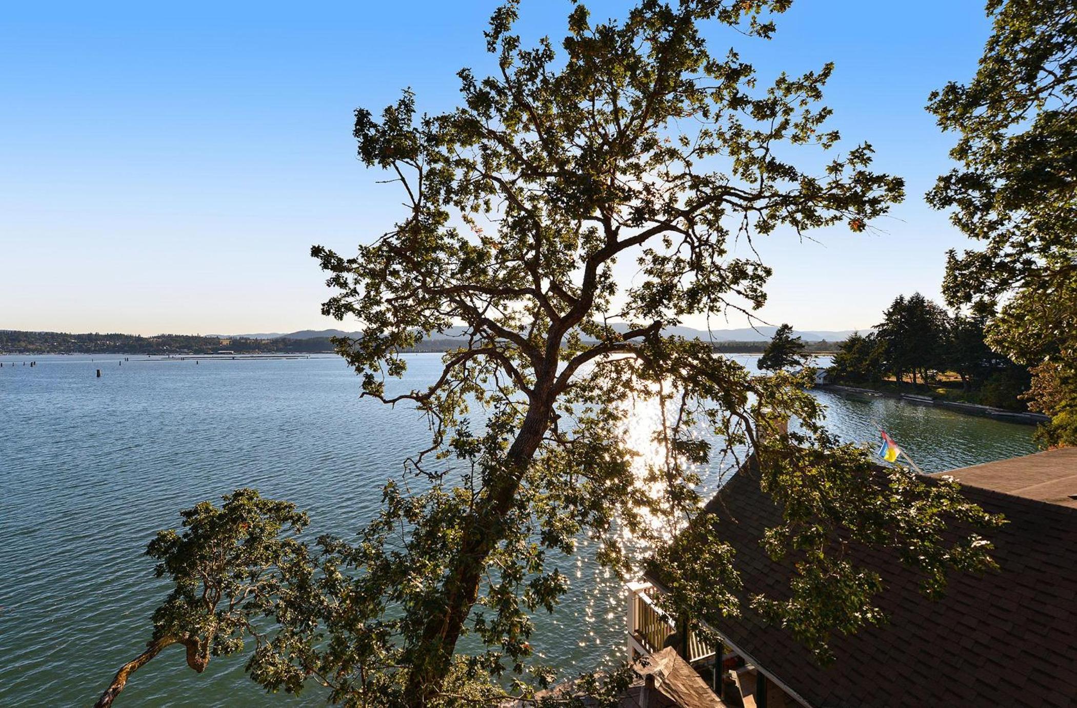Salishan Tree House Suite by EMR Vacation Rentals