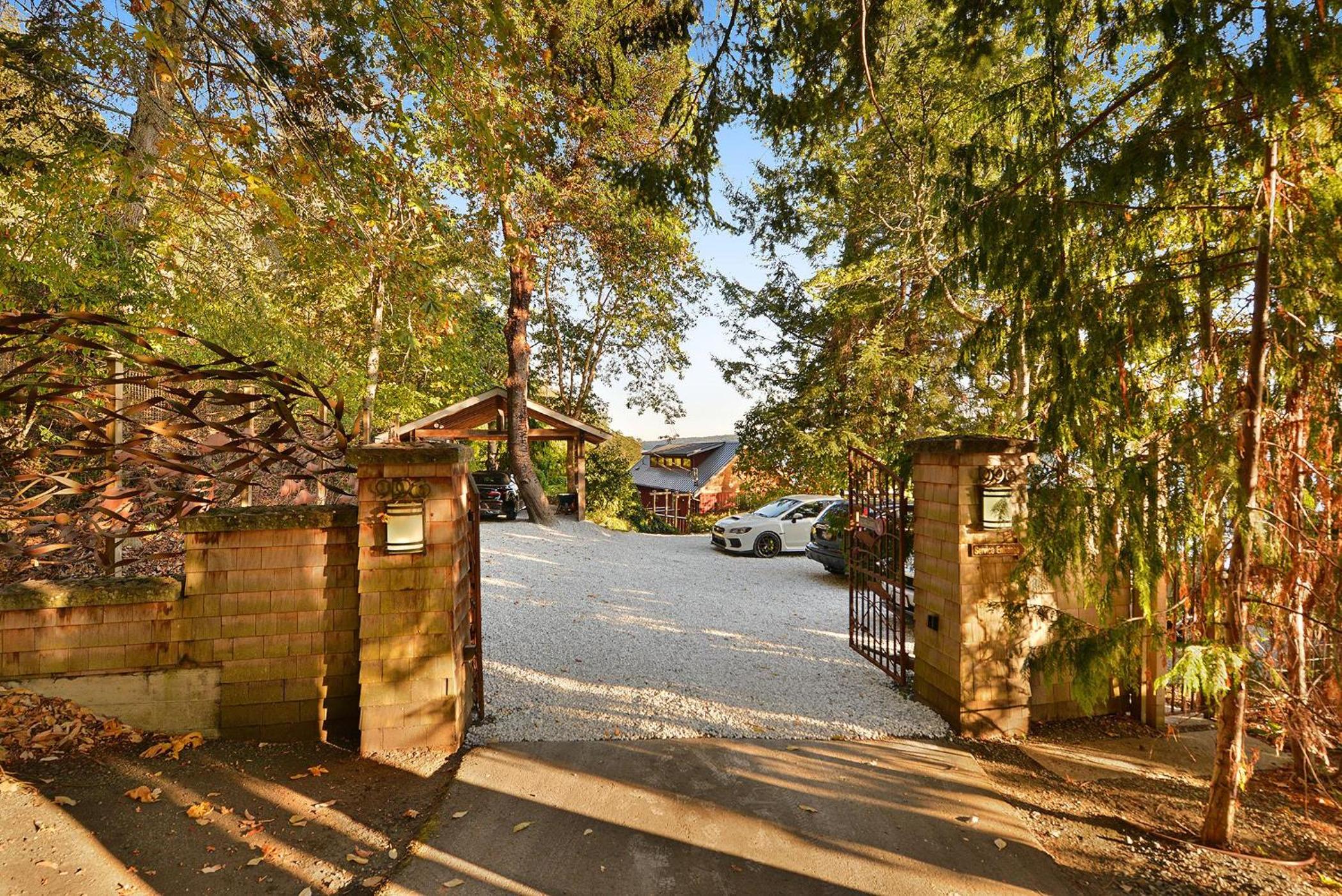 Salishan Tree House Suite by EMR Vacation Rentals