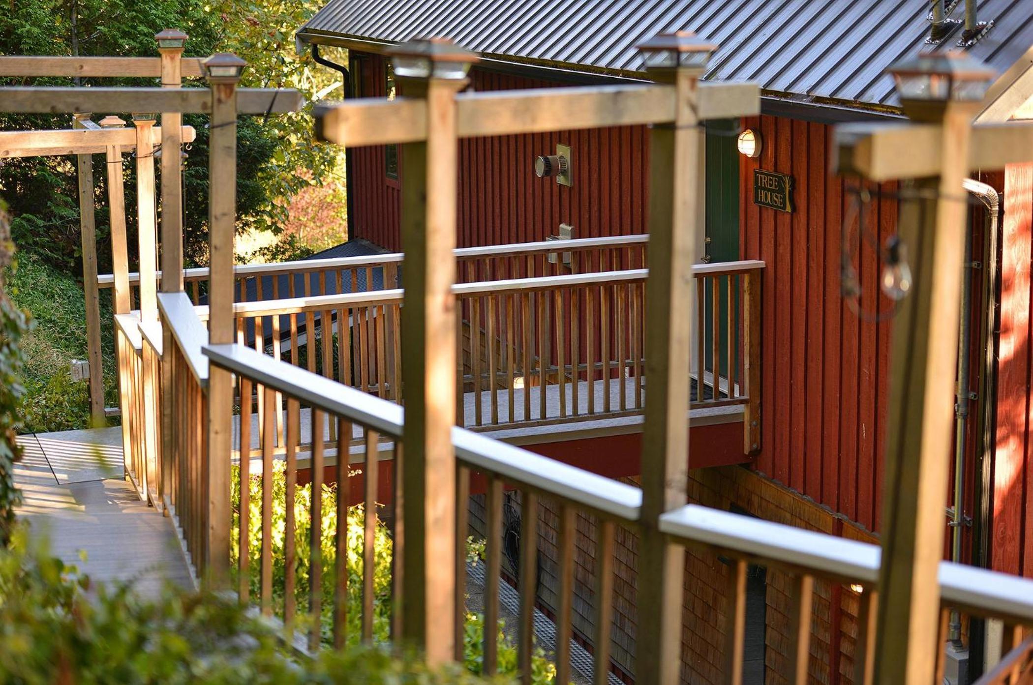Salishan Tree House Suite by EMR Vacation Rentals