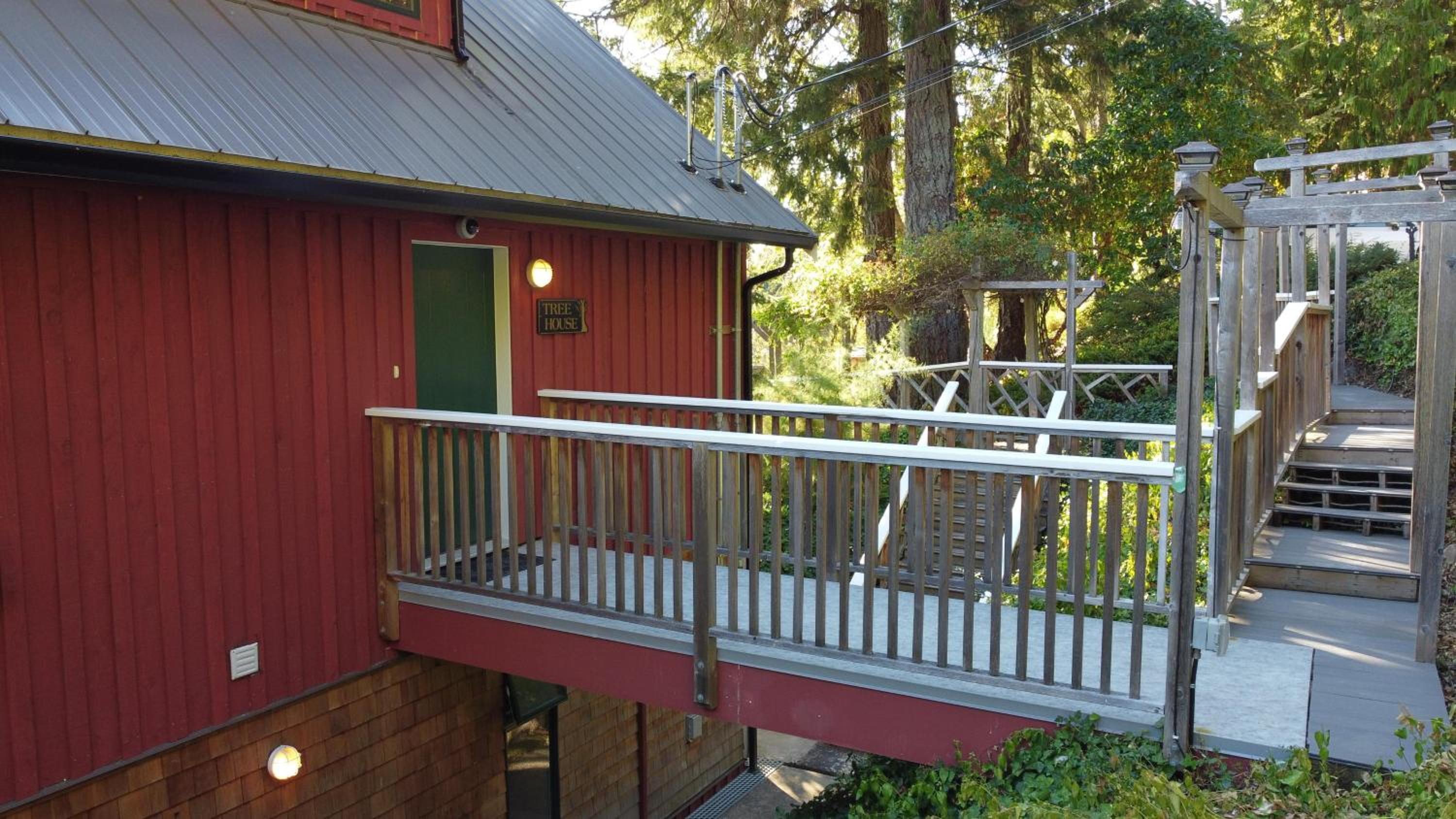 Salishan Tree House Suite by EMR Vacation Rentals