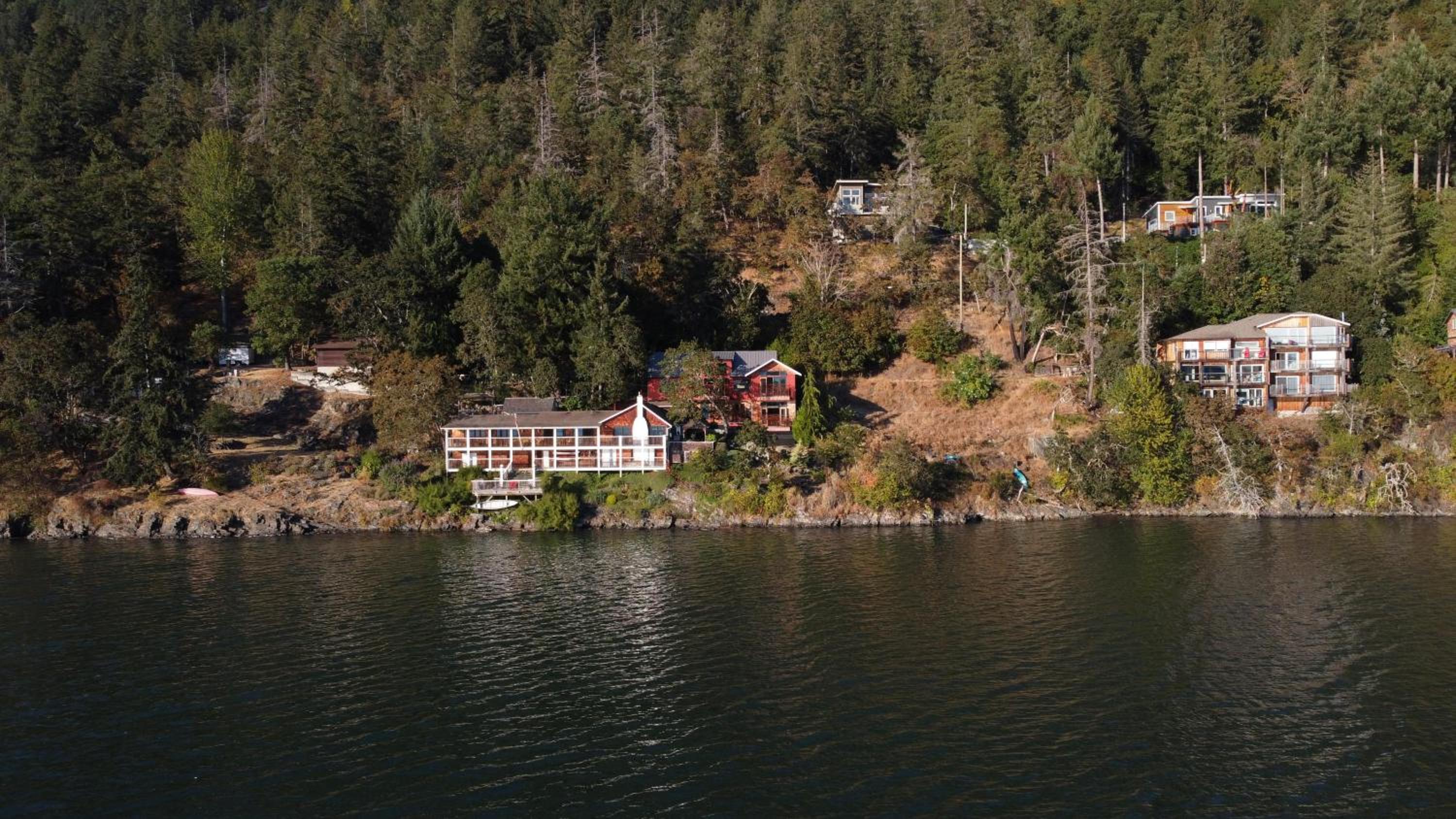 Salishan Tree House Suite by EMR Vacation Rentals