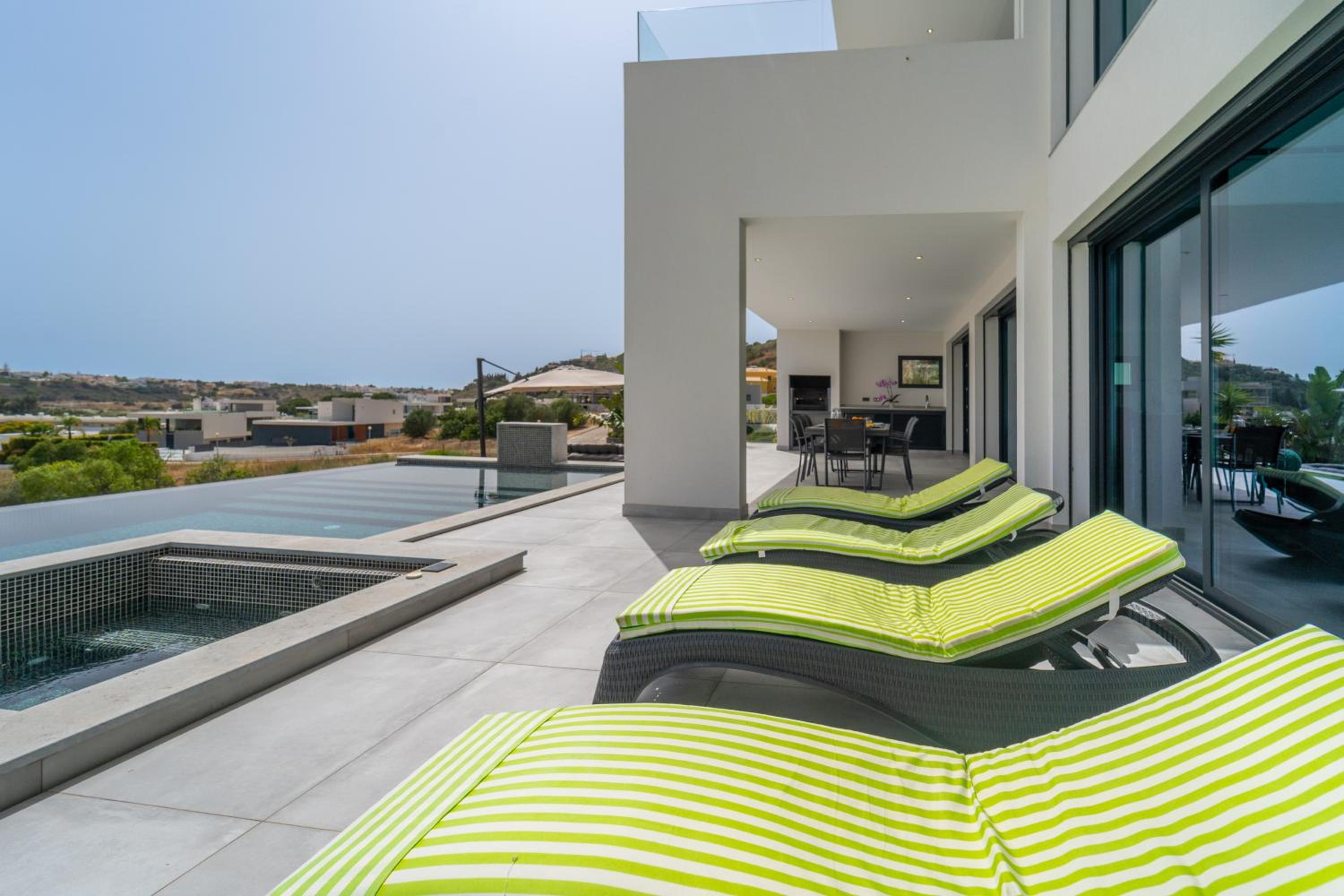 Villa das Amendoeiras by HelloVacations