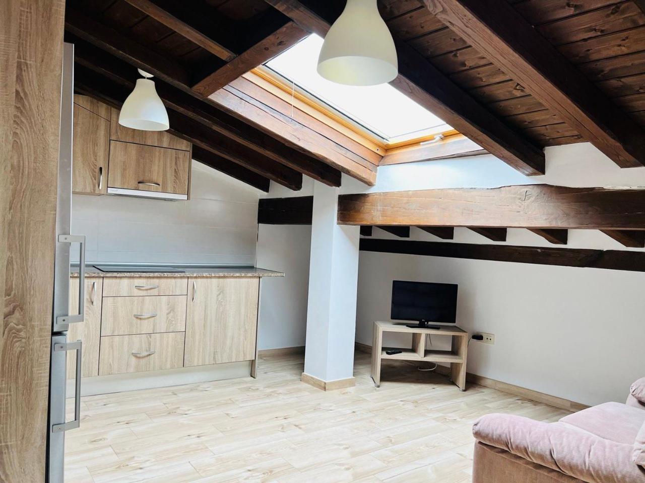 Apartamentos Raíces