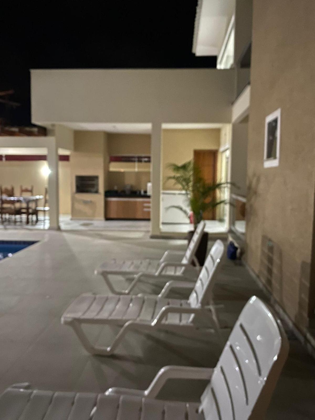 EXCELENTE E AMPLA CASA A 500 METROS DA PRAIA ( BARRACA AXÉ MOI )