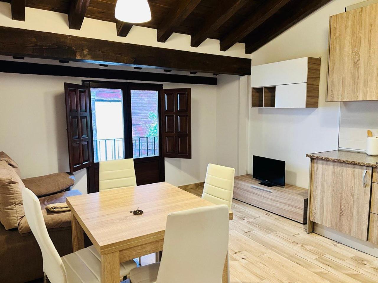 Apartamentos Raíces