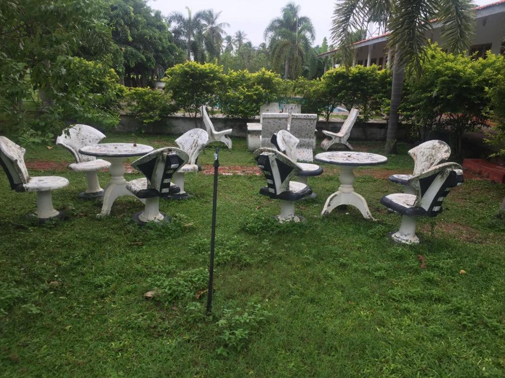 Shan Guest and Restaurant Nilaveli
