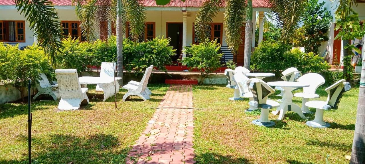 Shan Guest and Restaurant Nilaveli