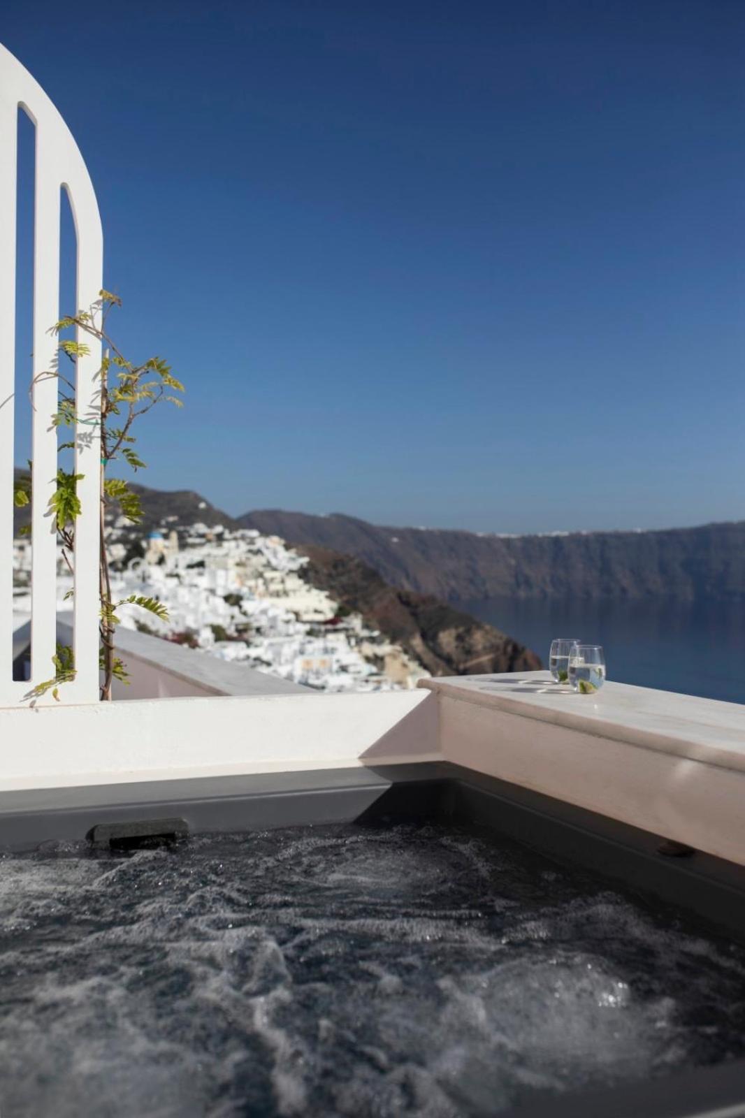 ArmonOia Suites