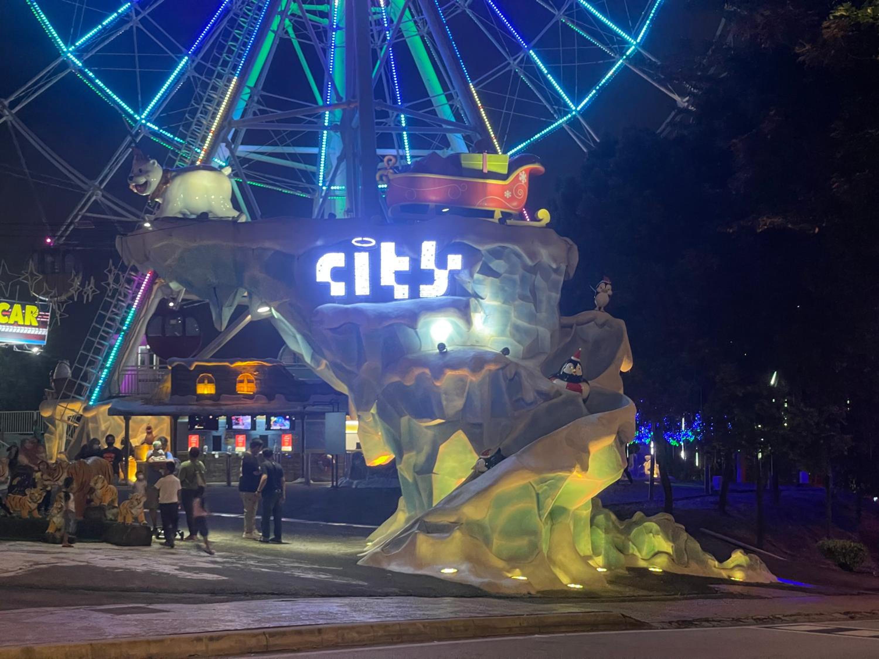 I-CITY Holidays biggest Swimming Pools, Astro
