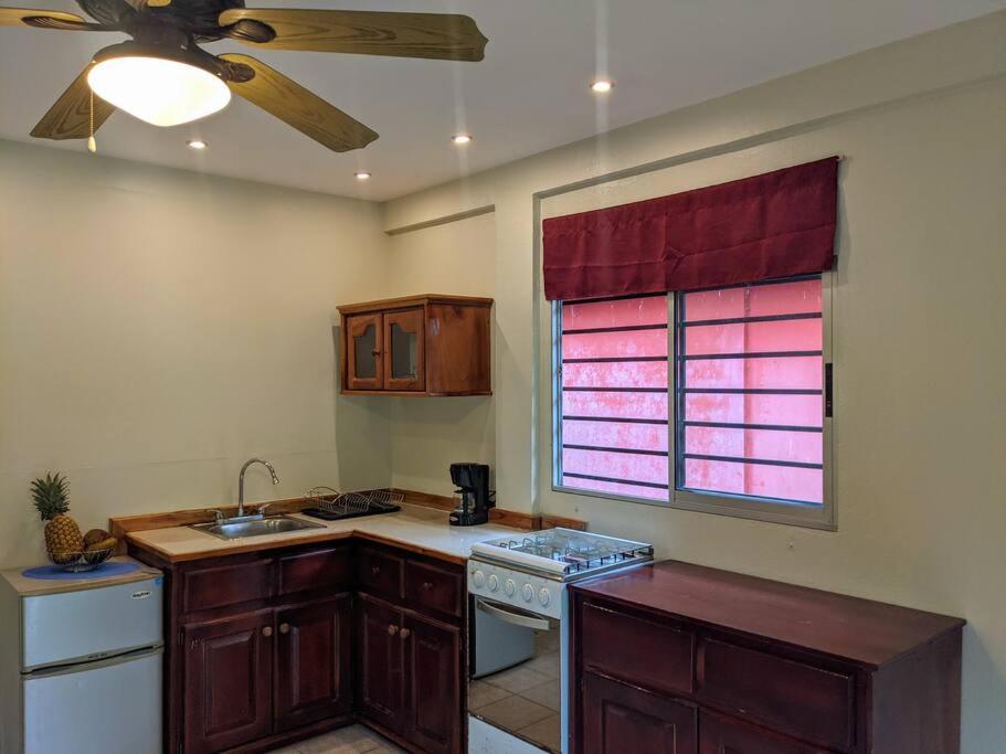 Comfortable Casita, walking distance to the Beach
