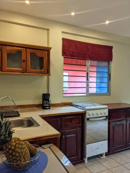 Comfortable Casita, walking distance to the Beach