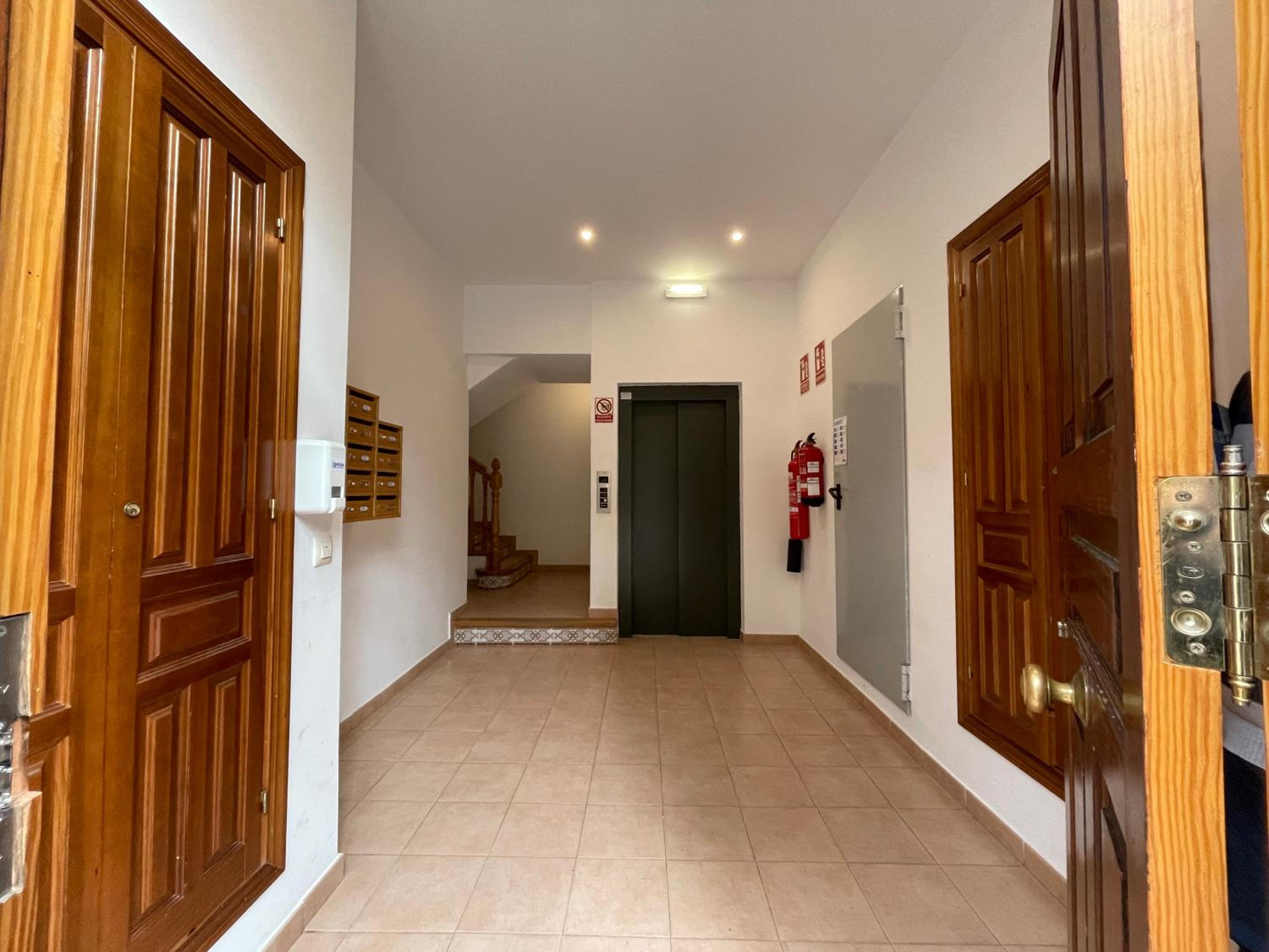 B42 - Apartamento en Av Los Tilos - Villmor view 2