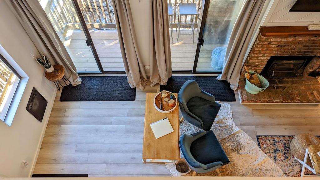 Cozy condo walking distance to village and gondola w/ pool/ jacuzzi sleeps 4. view 5