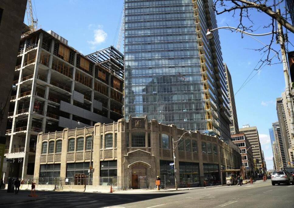 Stunning condo with fantastic view of the city!