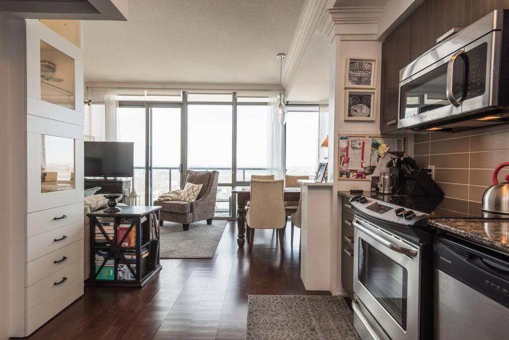 Stunning condo with fantastic view of the city!