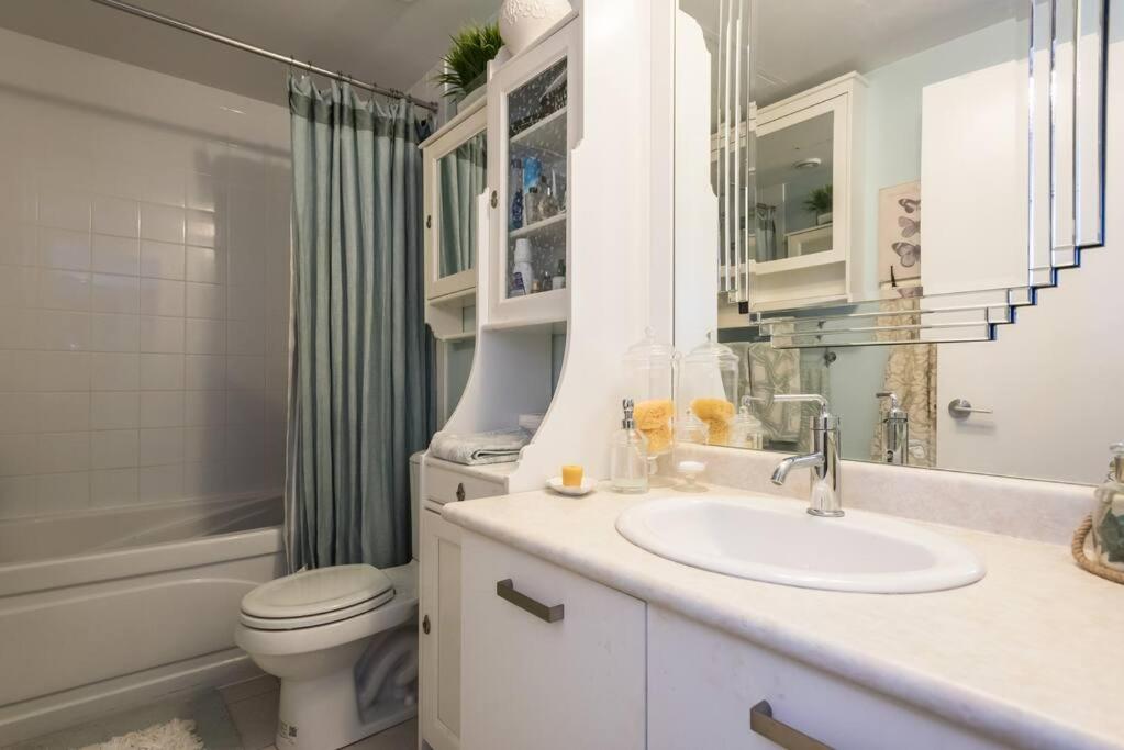 Stunning condo with fantastic view of the city!