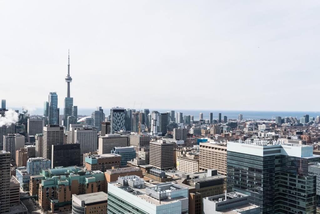 Stunning condo with fantastic view of the city!