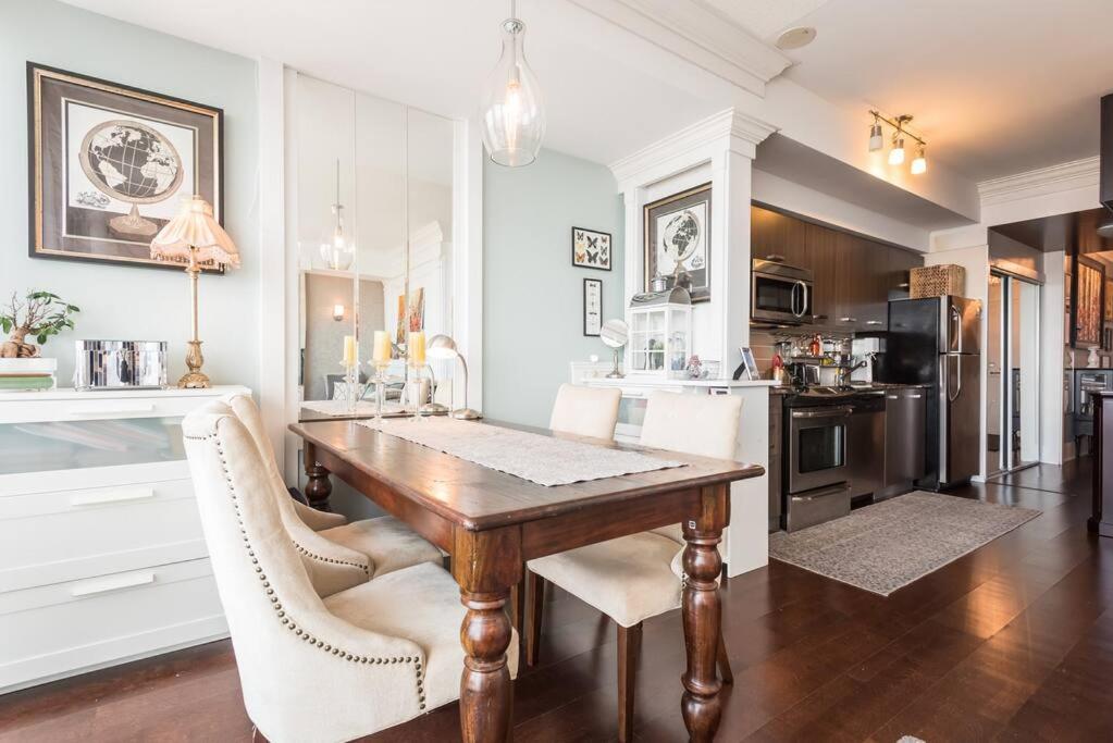 Stunning condo with fantastic view of the city!