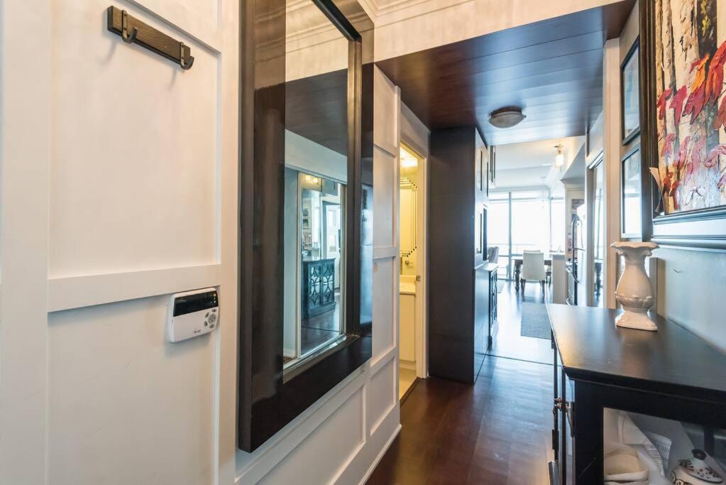Stunning condo with fantastic view of the city!