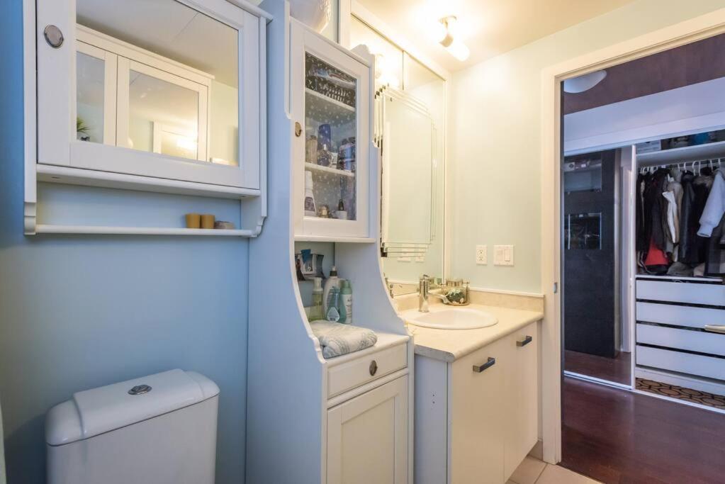 Stunning condo with fantastic view of the city!