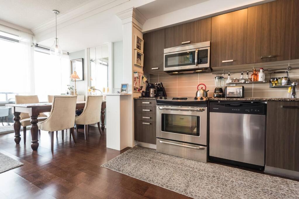 Stunning condo with fantastic view of the city!
