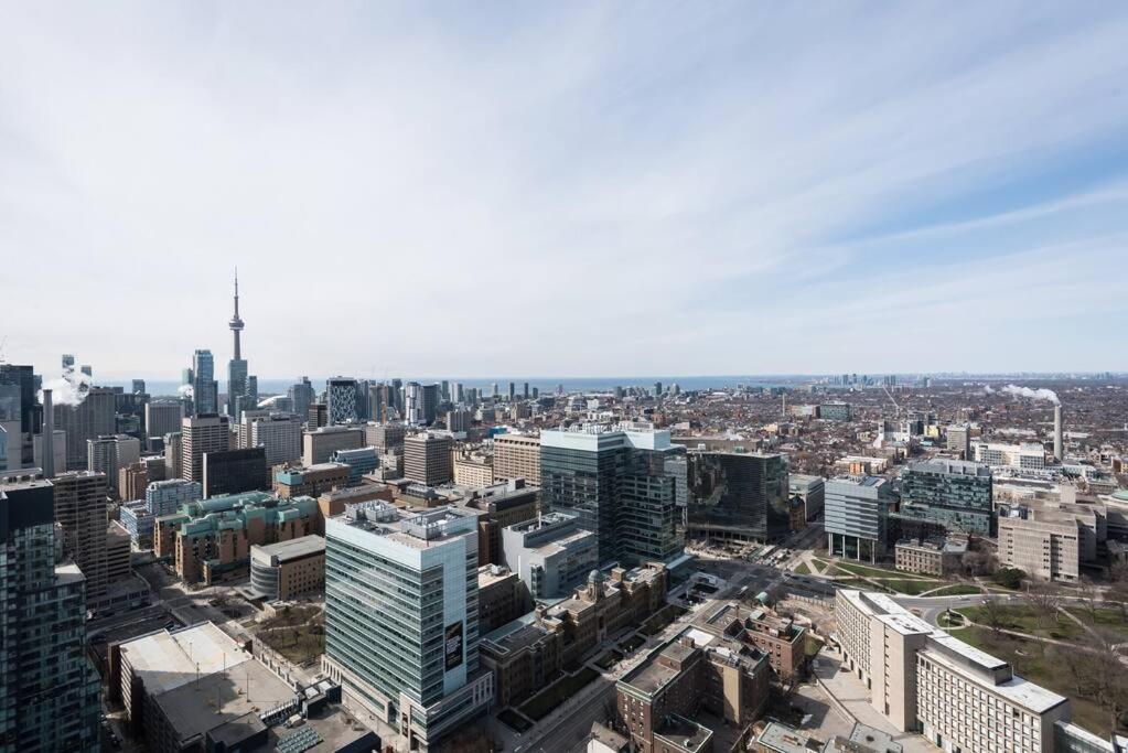 Stunning condo with fantastic view of the city!