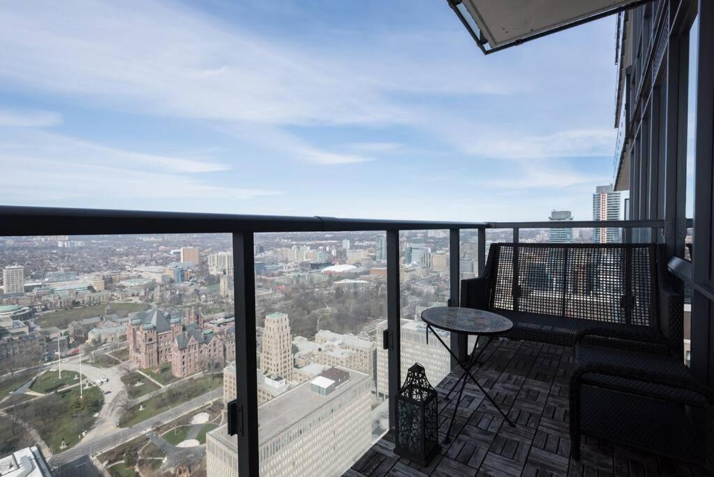 Stunning condo with fantastic view of the city!