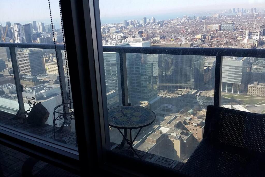 Stunning condo with fantastic view of the city!