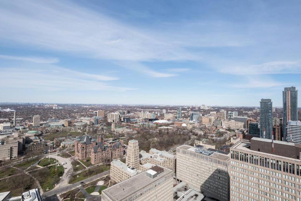 Stunning condo with fantastic view of the city!