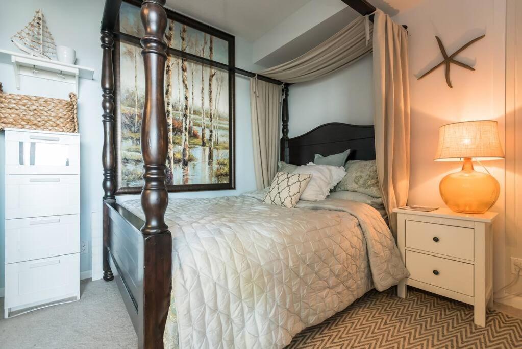 Stunning condo with fantastic view of the city!