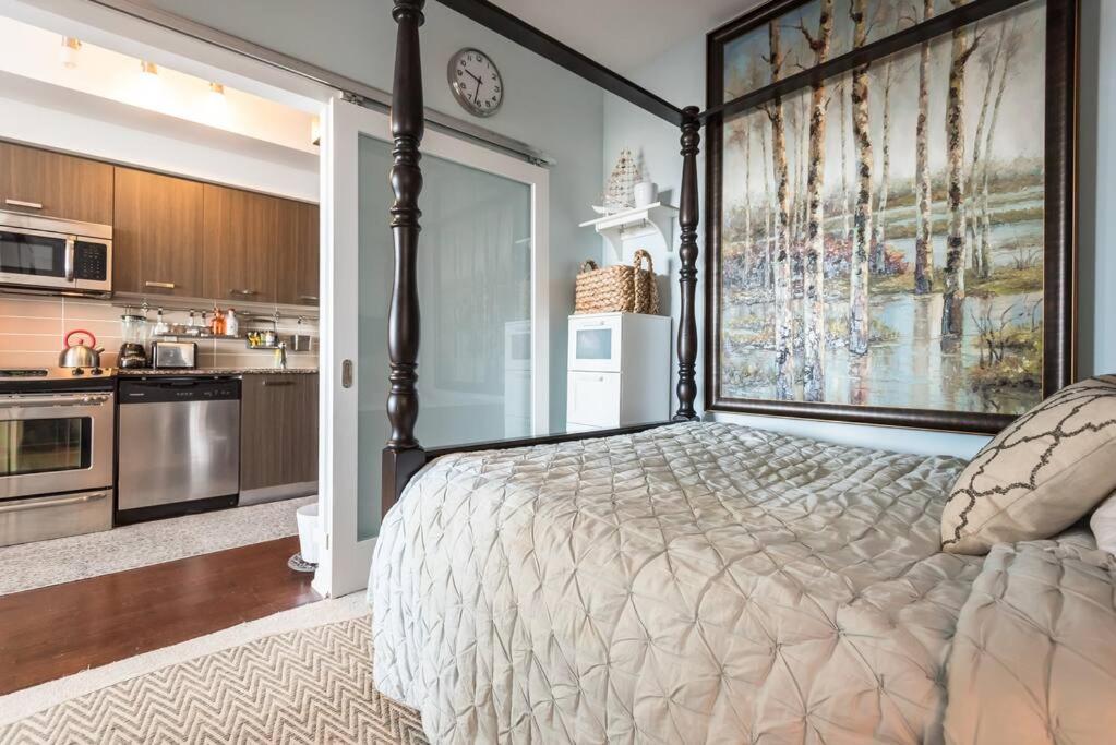 Stunning condo with fantastic view of the city!