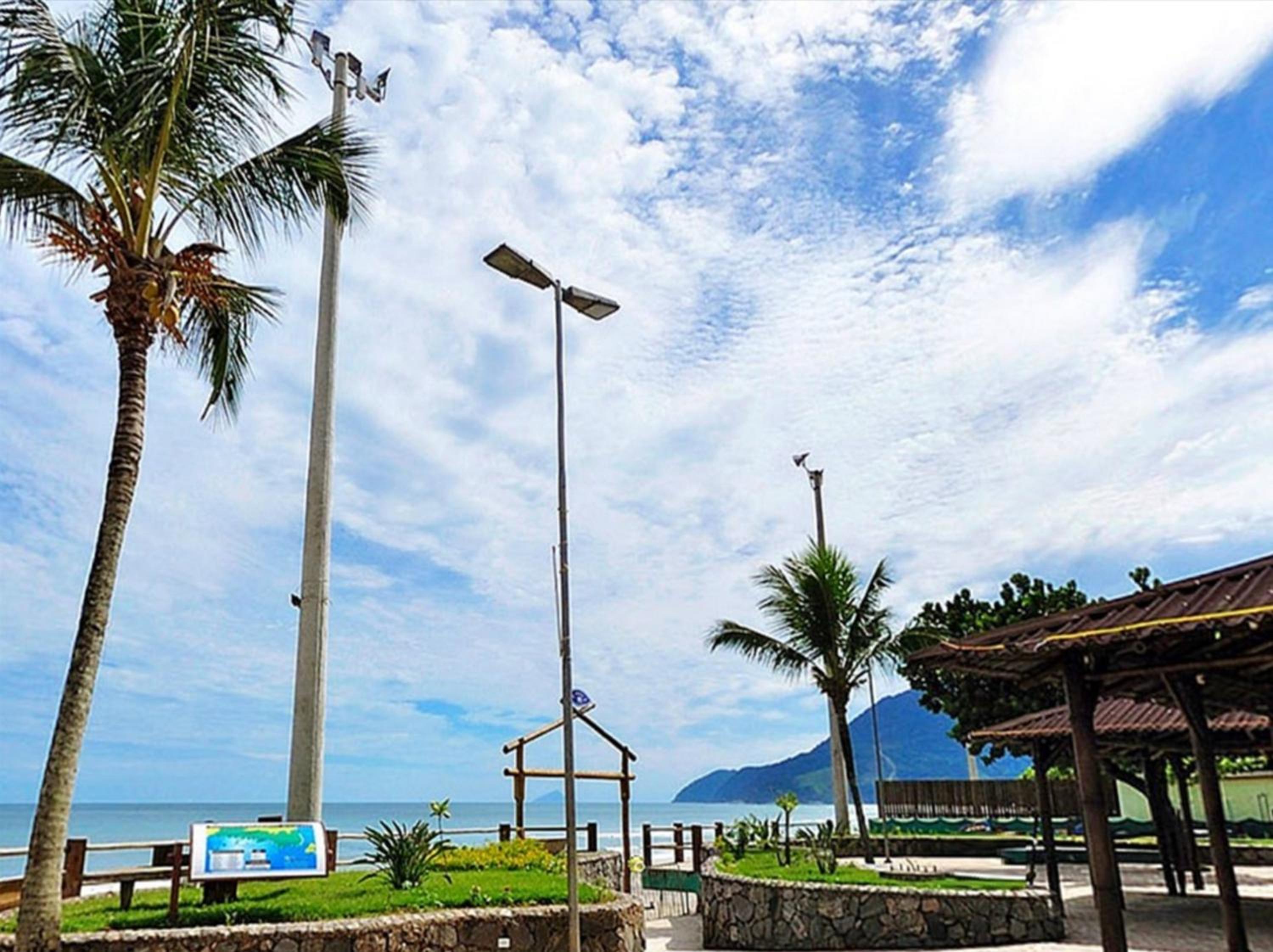 Casa a uma quadra da praia Maresias