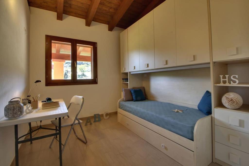 Photo 10