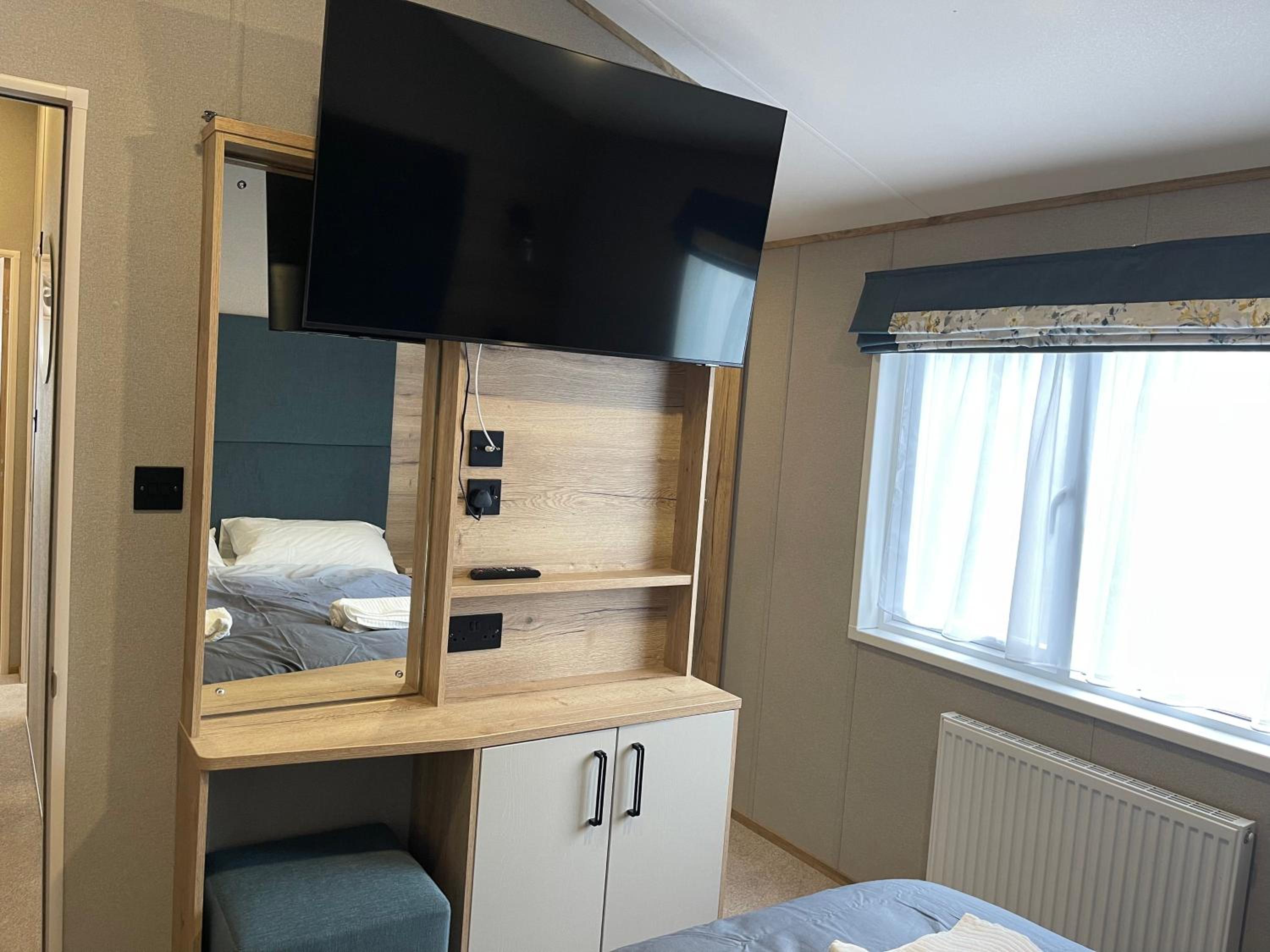 Chichester Lakeside Holiday Park Lakefront Lodge