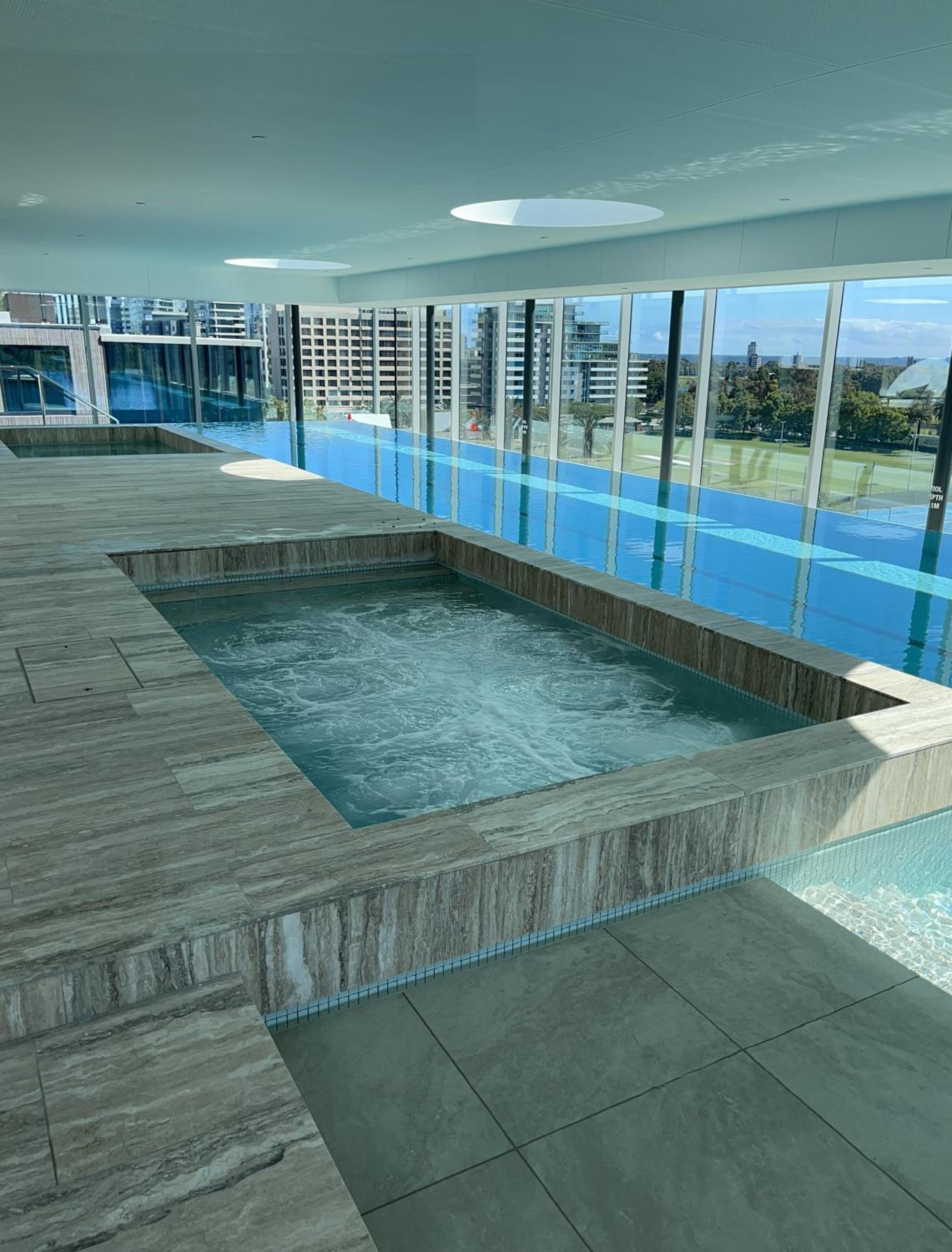 The Fawkner Apartment Bay-view pool/Gym Free Parking