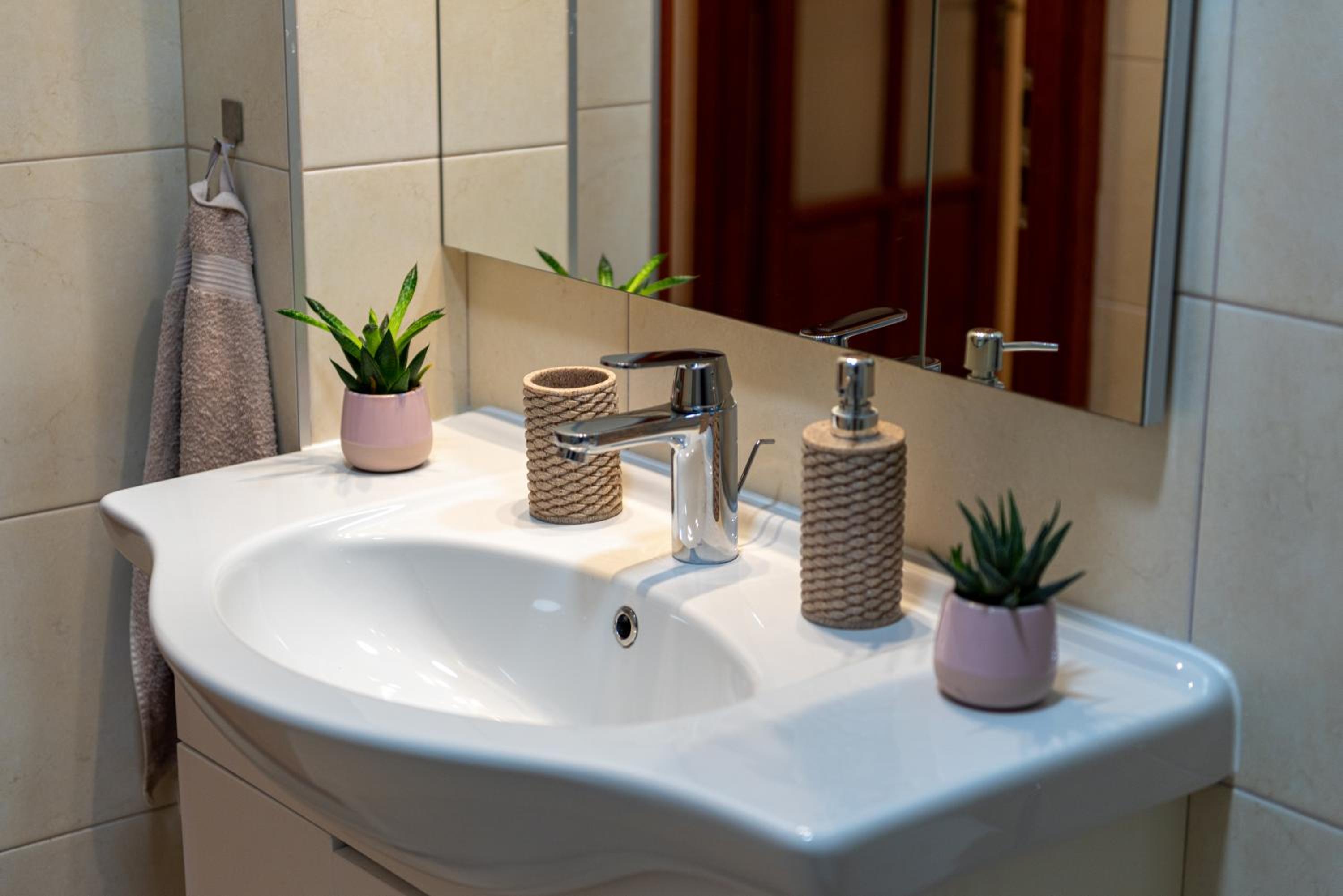 Budapest Deluxe Apartment with free car park view 5