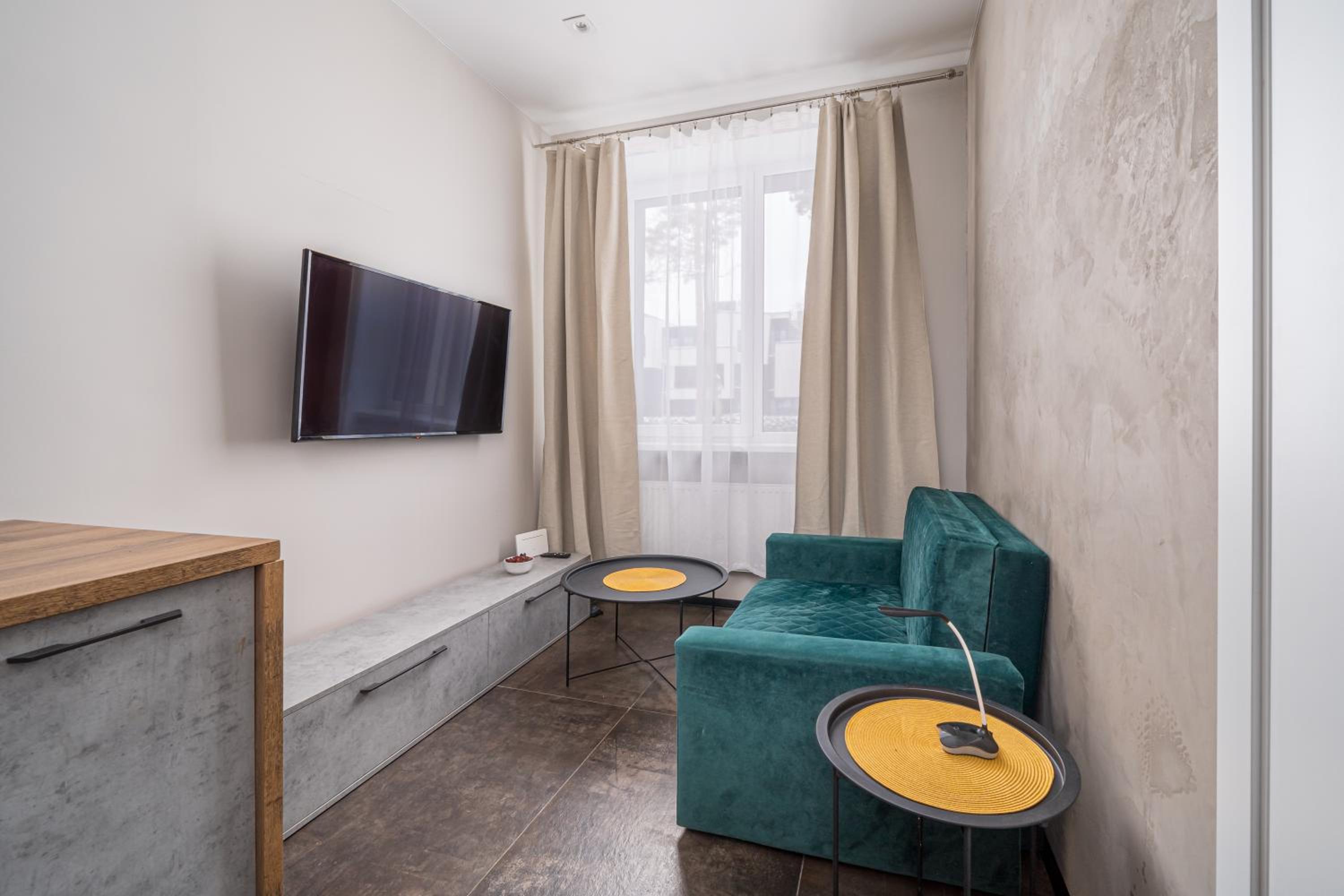 Peaceful 1-bedroom apartment in 100m from Beach, Free Street Parking, Near Forest Park view 4