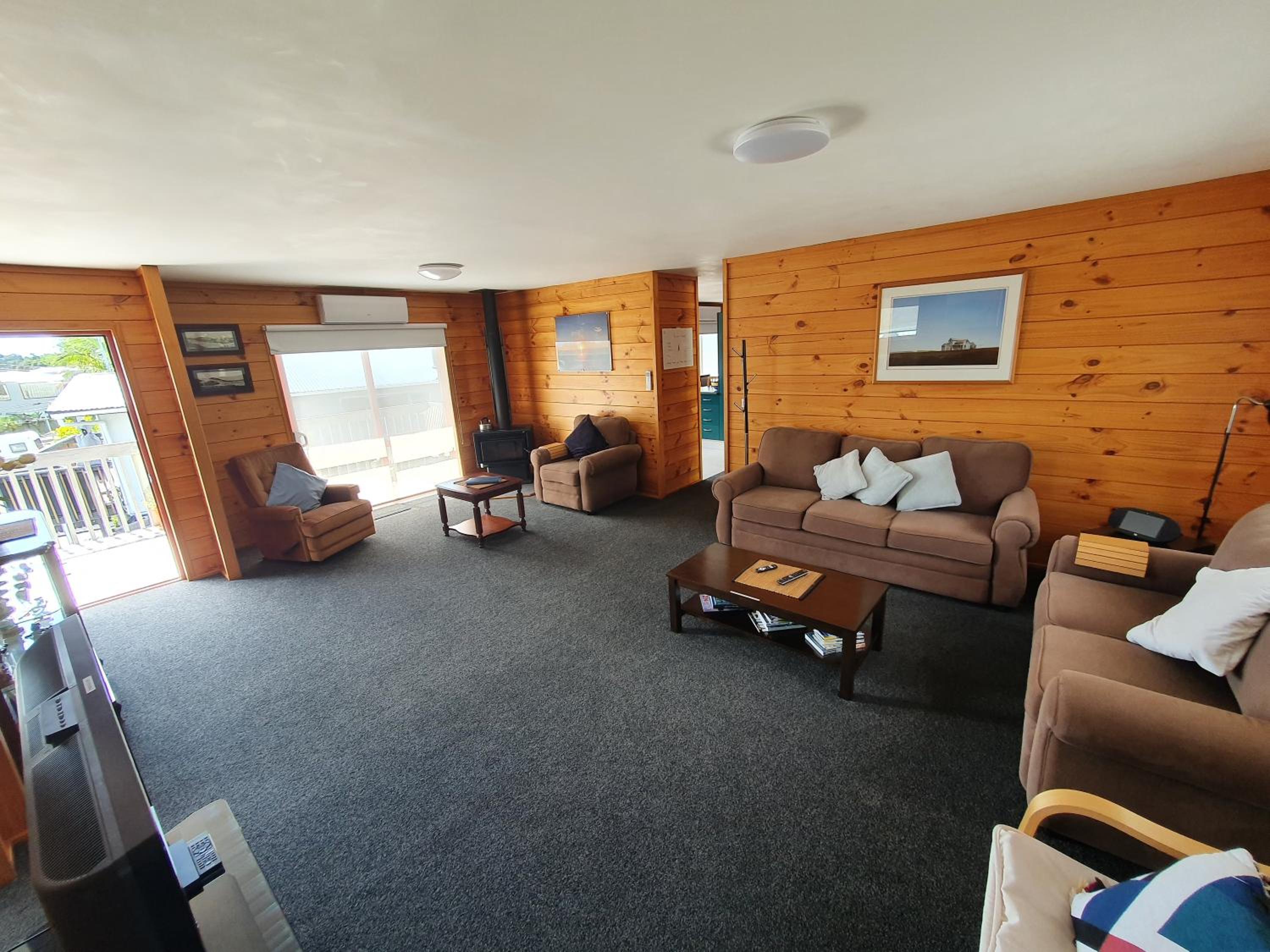 Pohutukawa Lodge by Orewa Beach view 4