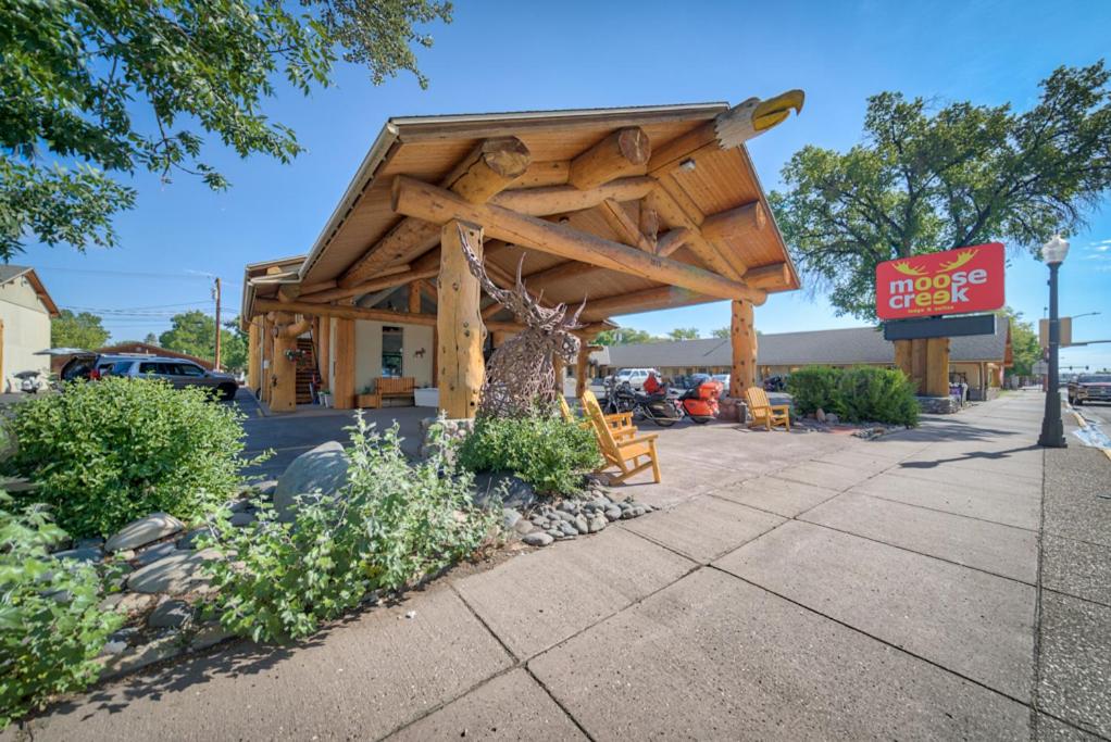 Cody Vacations - Moose Creek Lodge  Suites - Property Image 7