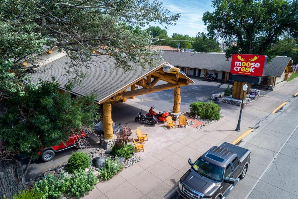 Cody Vacations - Moose Creek Lodge  Suites - Property Image 1